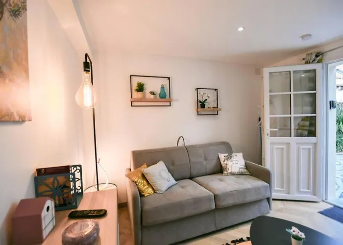 Апартаменты Instant Fleury, Cosy Avec Jardin Secret Барбизон